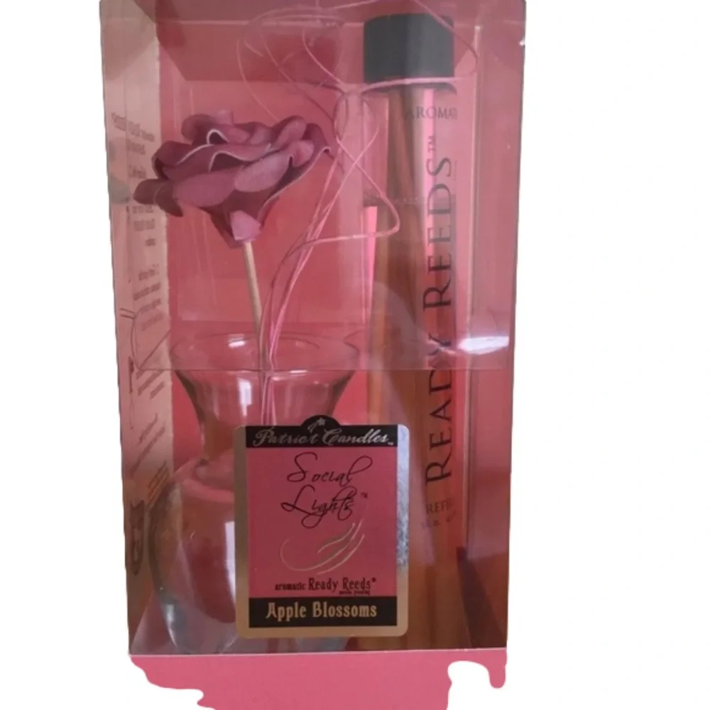 Apple blossom reed diffuser with vase and reeds 10 oz By Patriot candles
